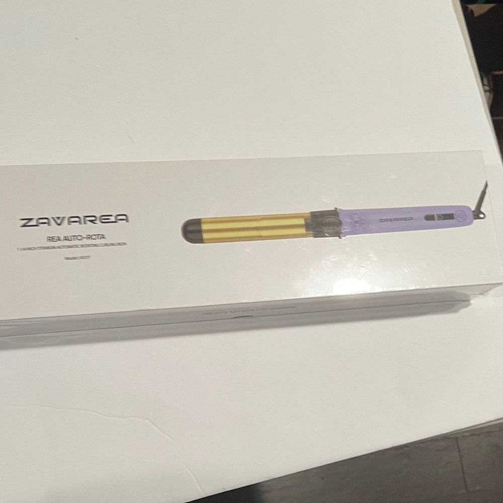 AREA Purple and Gold Curling Iron